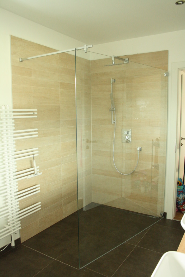 1.OG Badezimmer Dusche